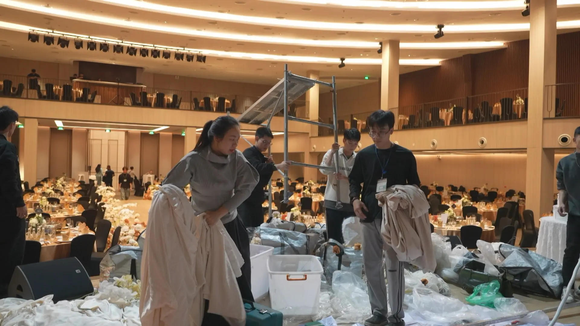 Phục vụ tiệc cưới ở Hà Nội